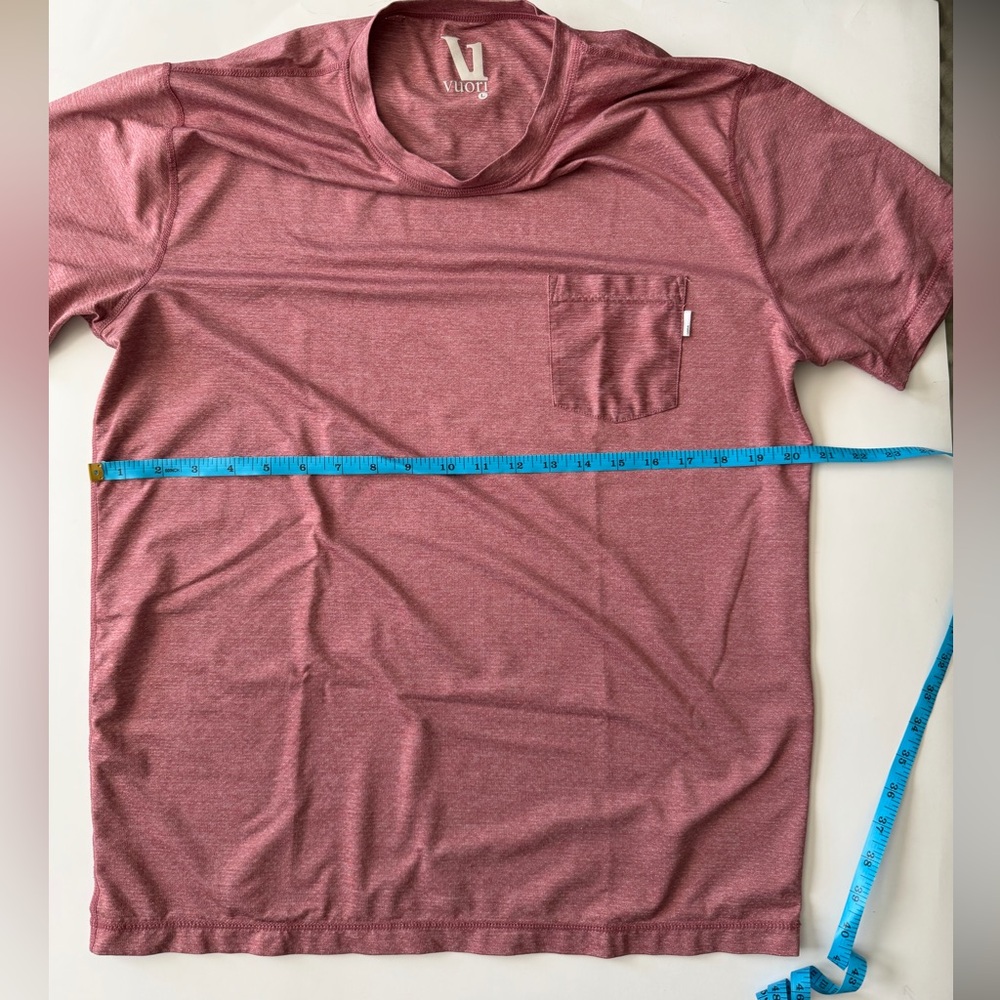 Men’s Vuori Strato Tech Workout T shirt size large L mens